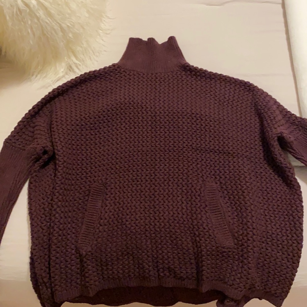 TURTLENECK SWEATER